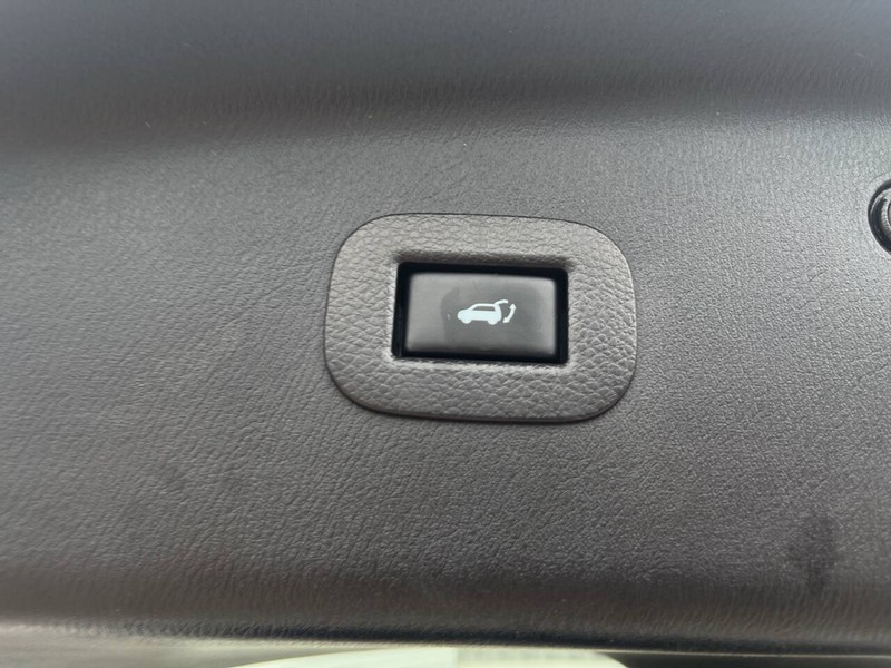 INFINITI QX80 Vehicle Image 22