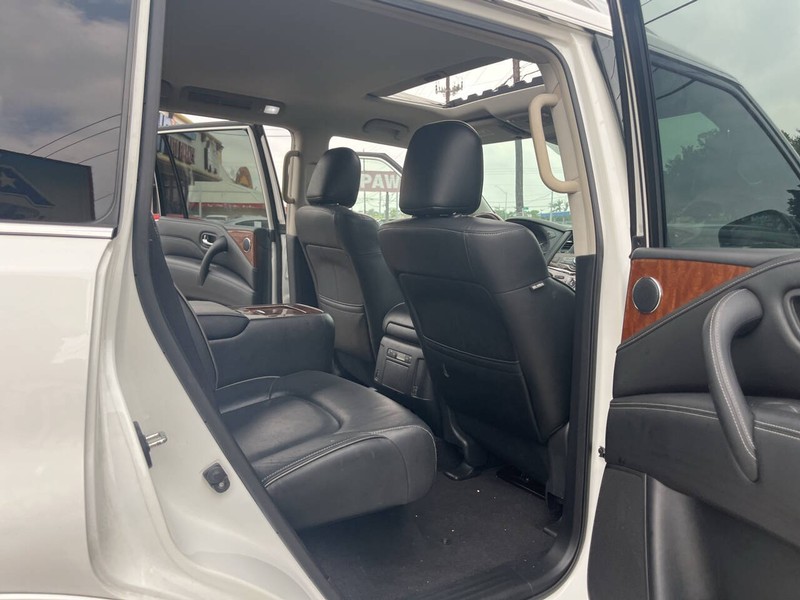 INFINITI QX80 Vehicle Image 23