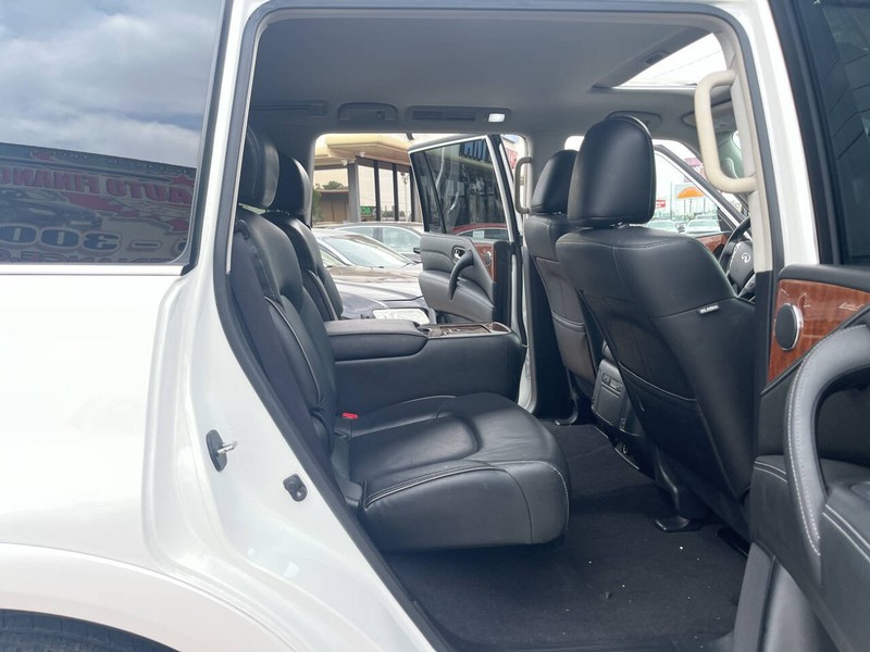 INFINITI QX80 Vehicle Image 24