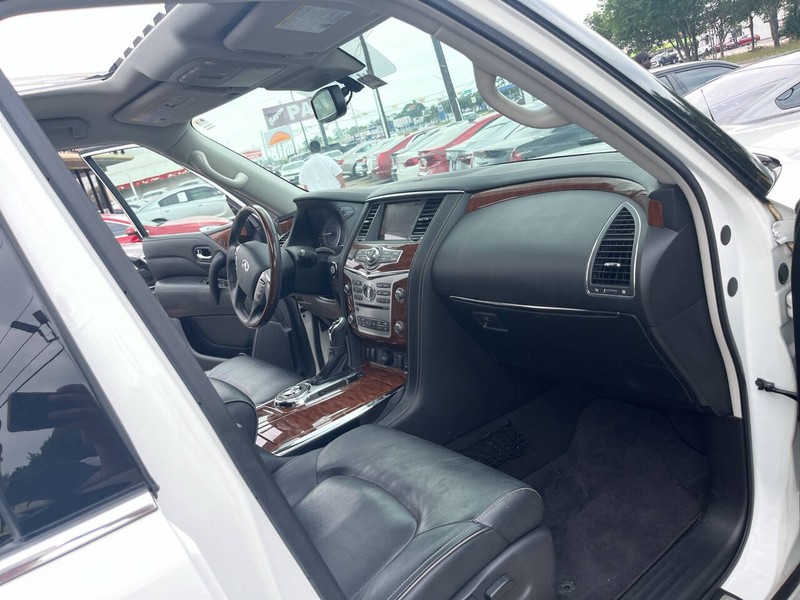 INFINITI QX80 Vehicle Image 27