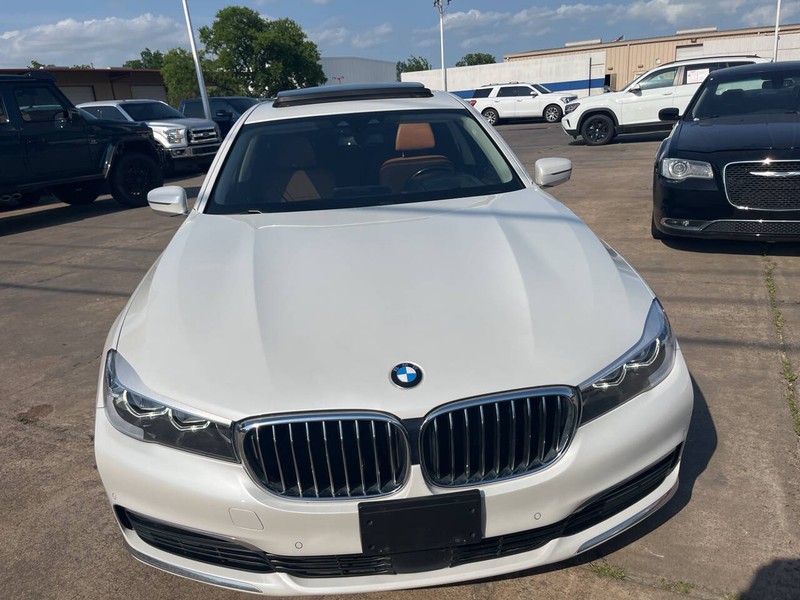 BMW 7 Series Vehicle Image 02