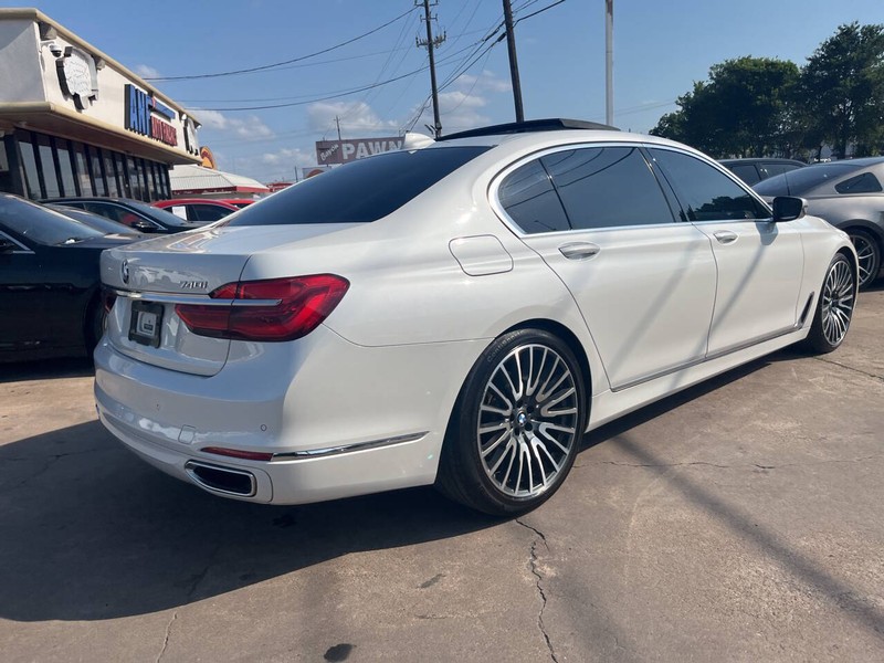 BMW 7 Series Vehicle Image 04