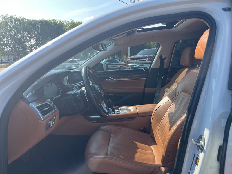 BMW 7 Series Vehicle Image 08