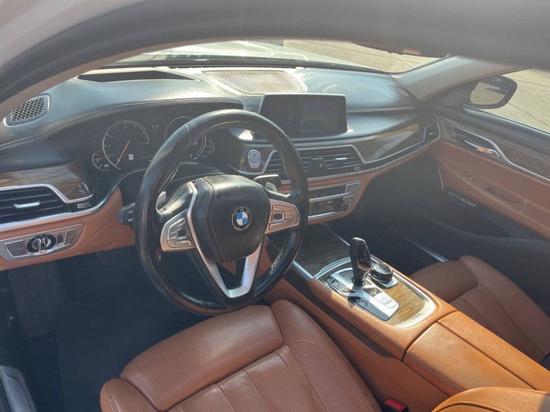 BMW 7 Series Vehicle Image 09
