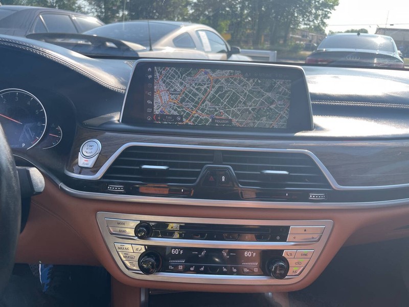 BMW 7 Series Vehicle Image 14