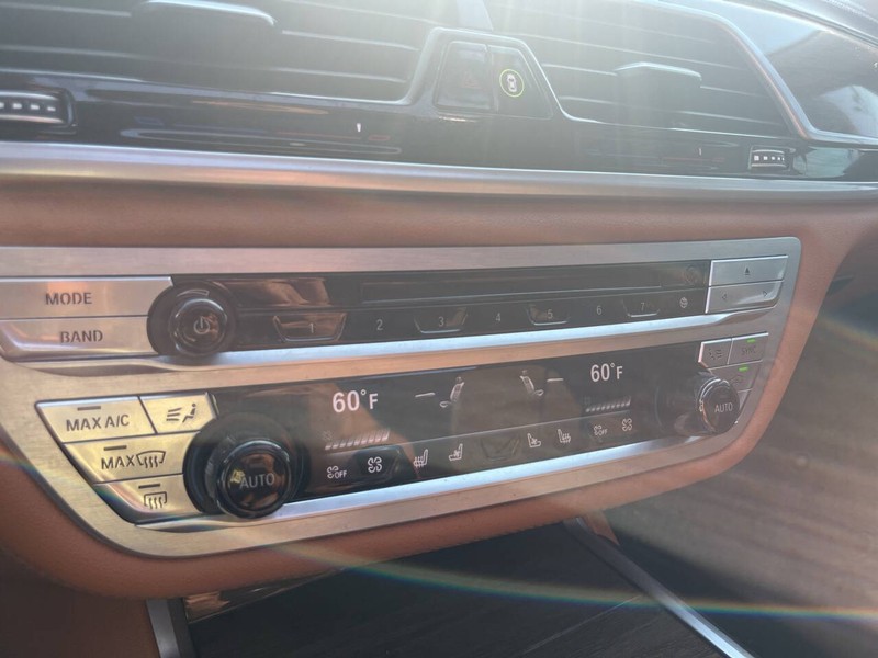 BMW 7 Series Vehicle Image 17
