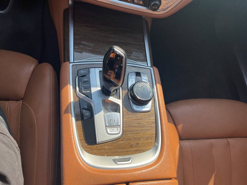 BMW 7 Series Vehicle Image 19