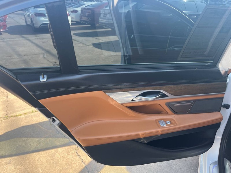 BMW 7 Series Vehicle Image 21