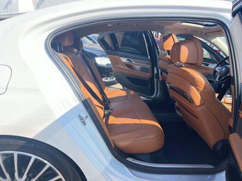 BMW 7 Series Vehicle Image 26