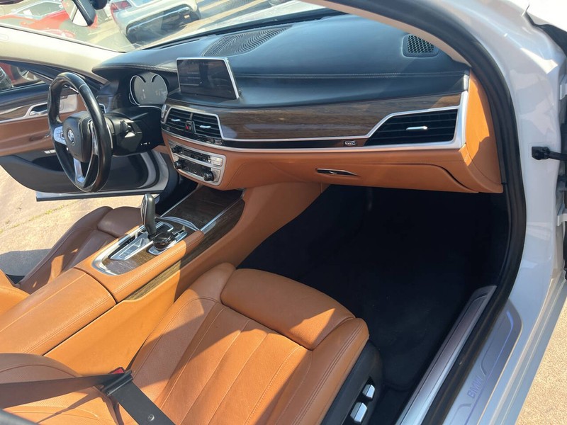 BMW 7 Series Vehicle Image 29