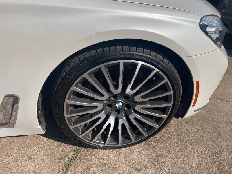 BMW 7 Series Vehicle Image 30