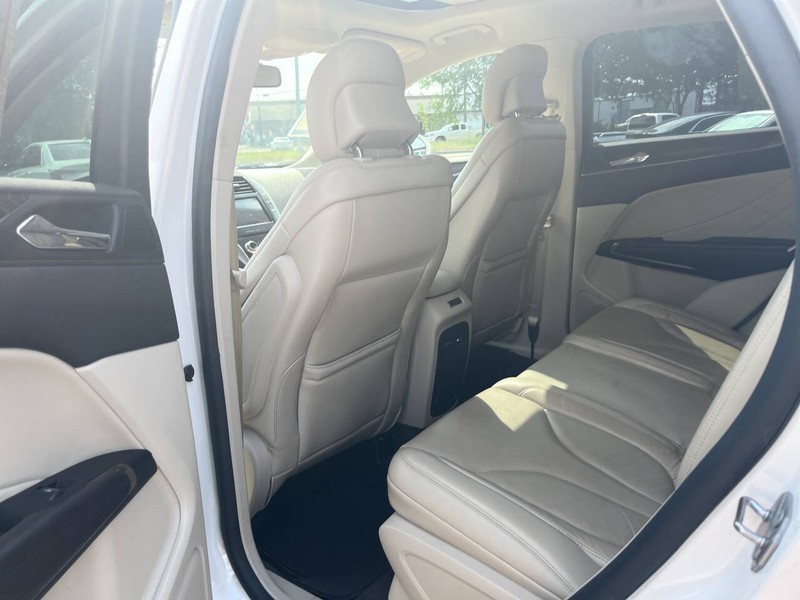 Lincoln MKC Vehicle Image 12