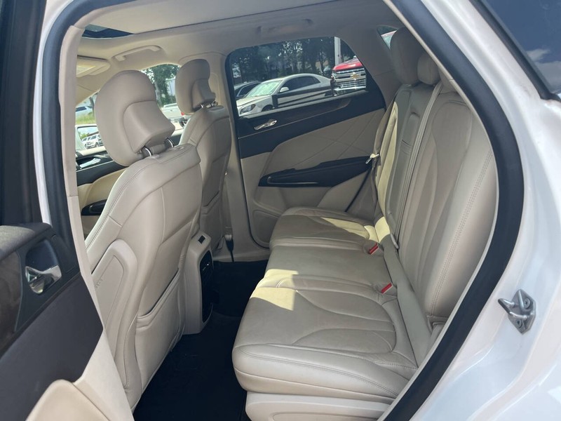 Lincoln MKC Vehicle Image 13