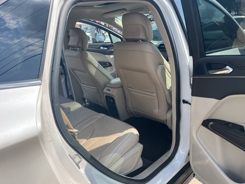 Lincoln MKC Vehicle Image 16