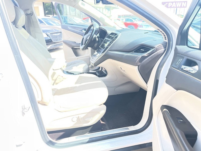 Lincoln MKC Vehicle Image 18