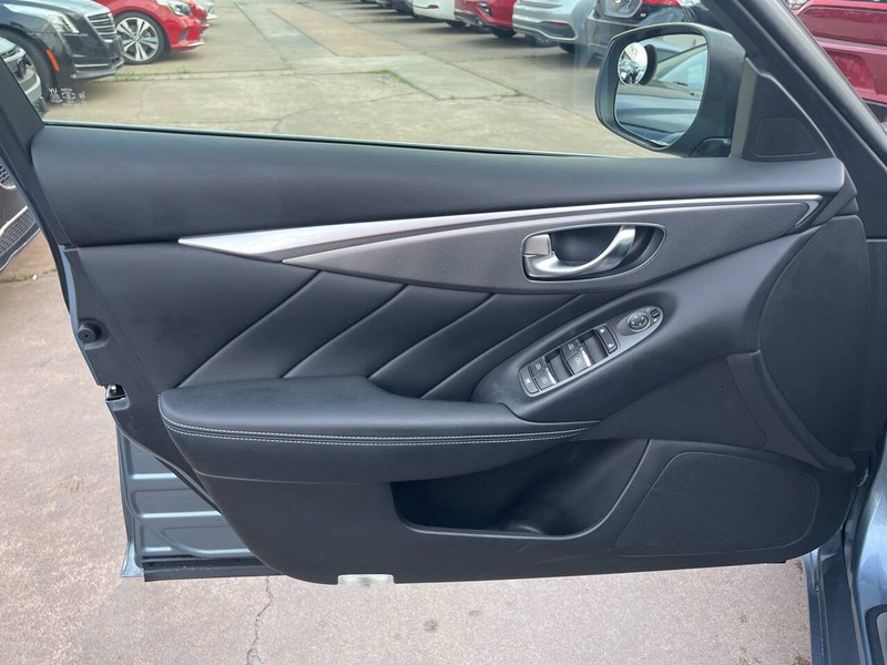 INFINITI Q50 Vehicle Image 09