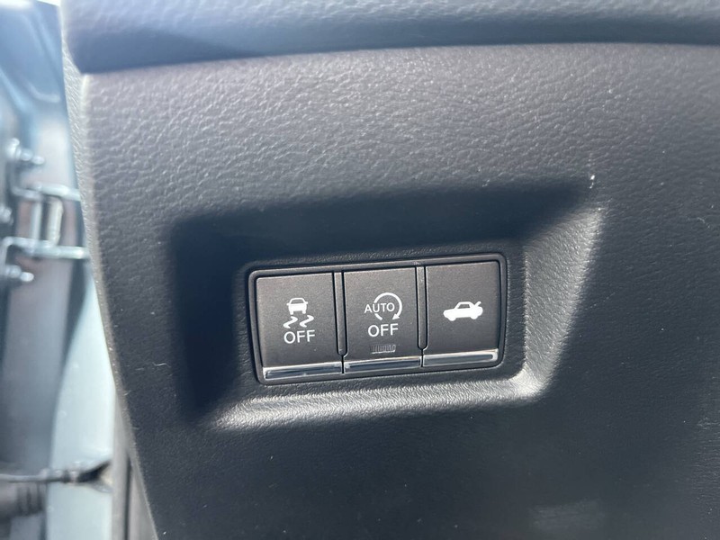 INFINITI Q50 Vehicle Image 11