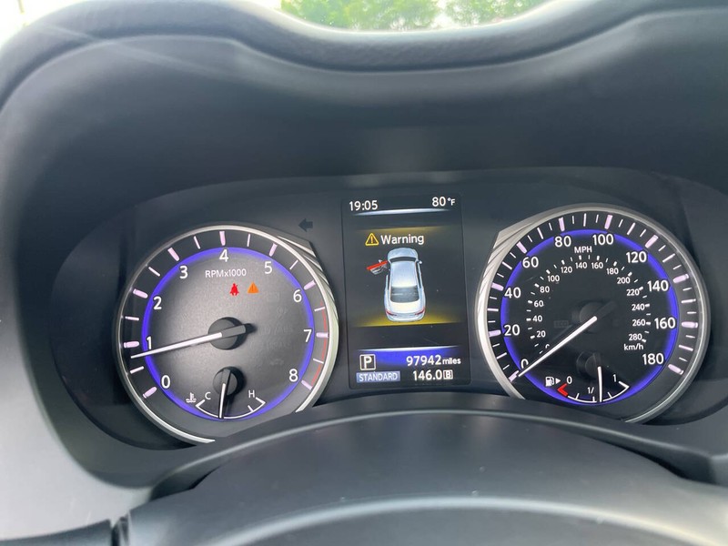 INFINITI Q50 Vehicle Image 12