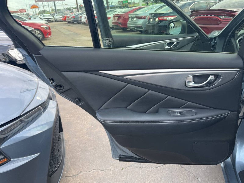 INFINITI Q50 Vehicle Image 17
