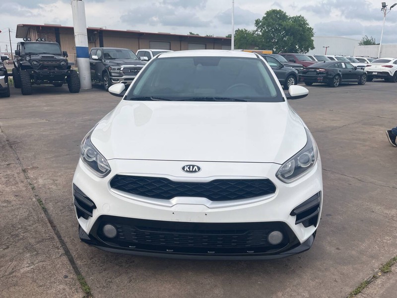 Kia Forte Vehicle Image 02