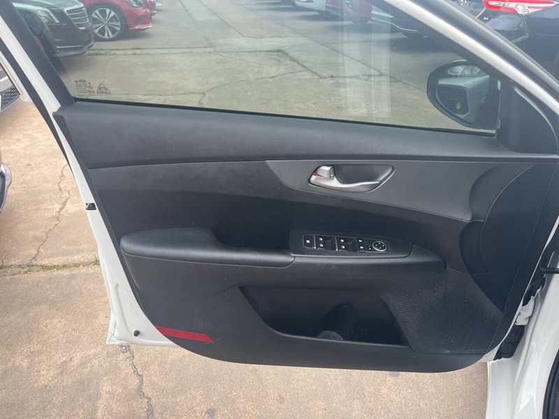 Kia Forte Vehicle Image 06