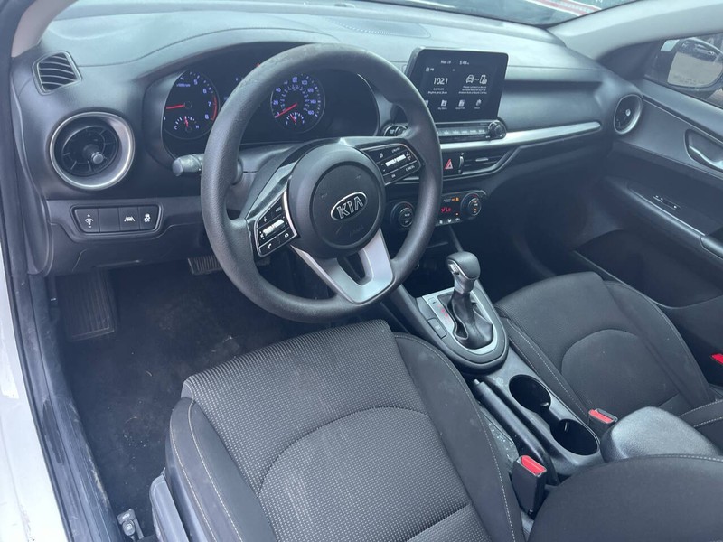 Kia Forte Vehicle Image 08