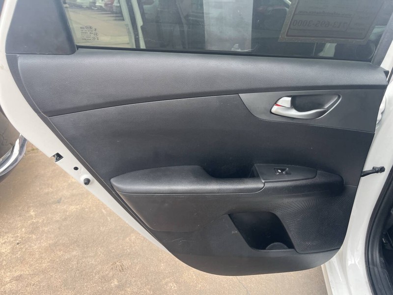 Kia Forte Vehicle Image 13