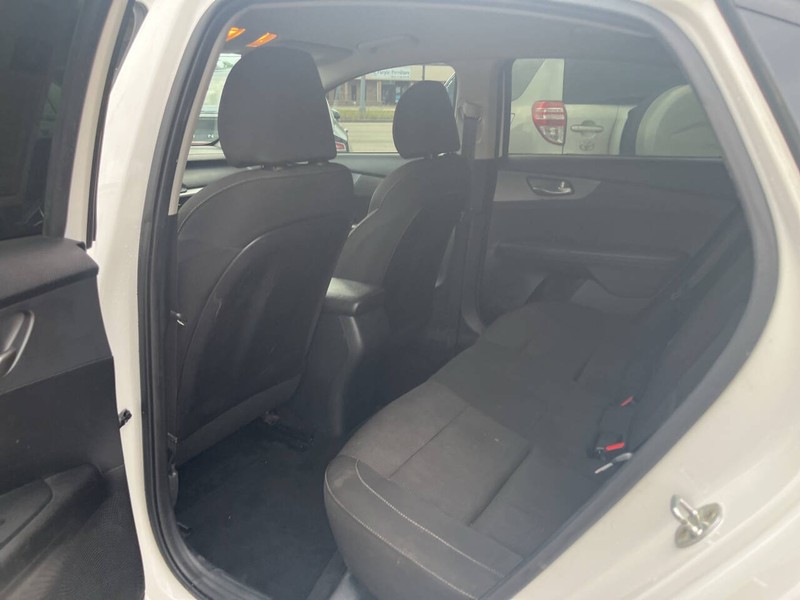 Kia Forte Vehicle Image 14