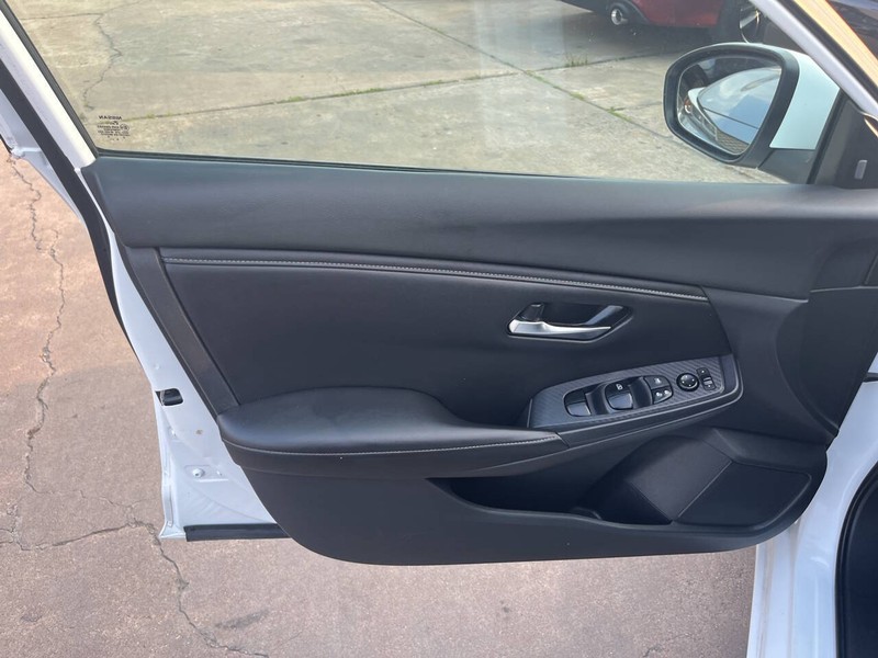 Nissan Sentra Vehicle Image 06