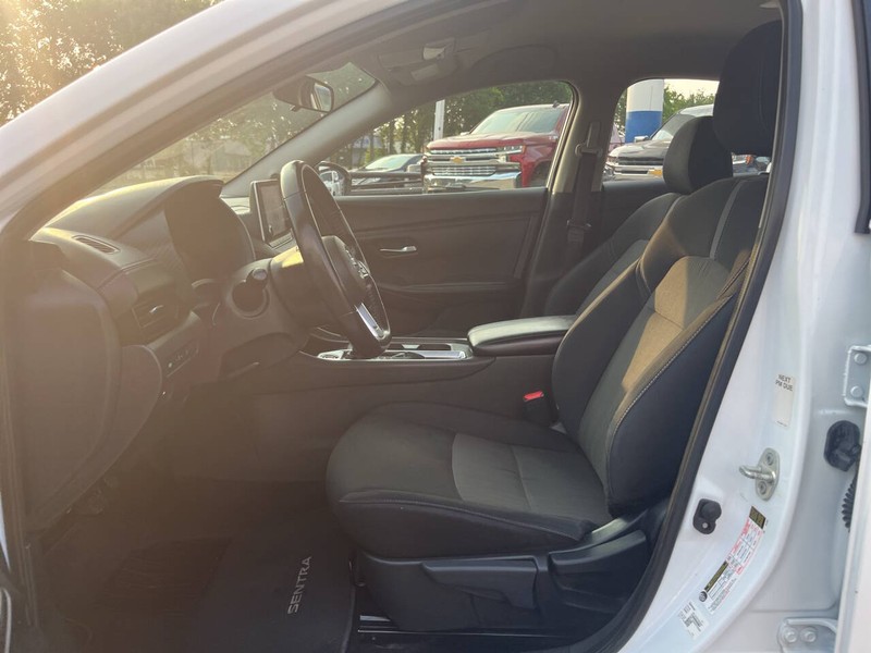 Nissan Sentra Vehicle Image 07