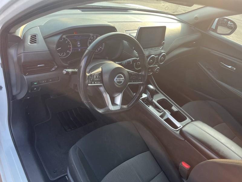 Nissan Sentra Vehicle Image 08