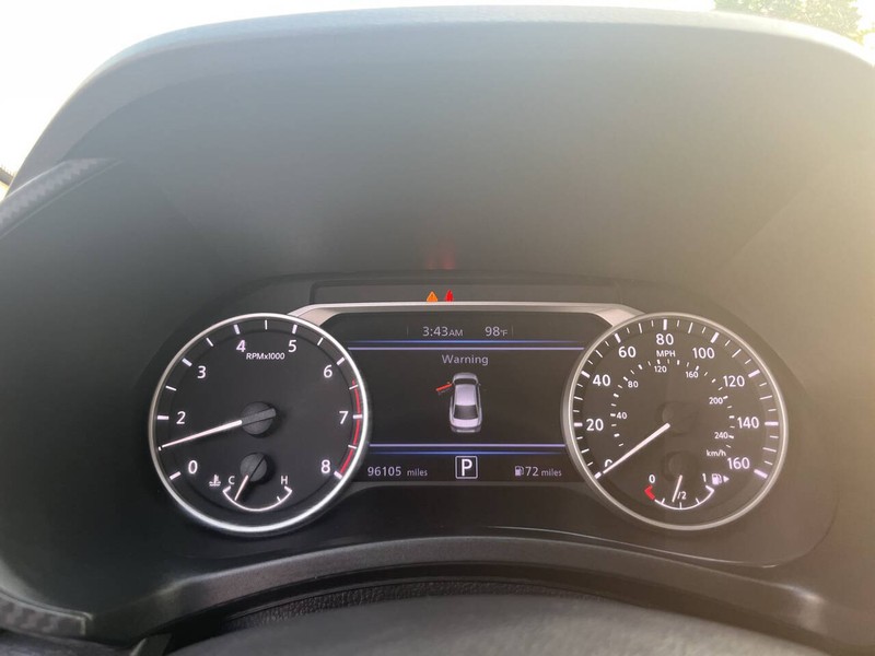 Nissan Sentra Vehicle Image 09