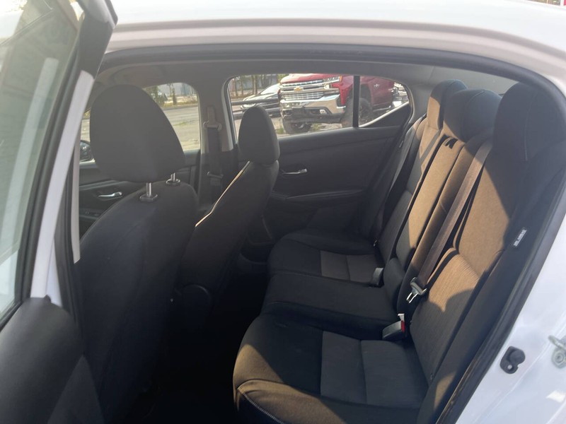 Nissan Sentra Vehicle Image 14