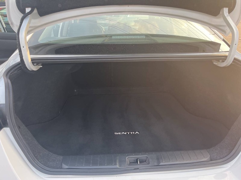 Nissan Sentra Vehicle Image 15