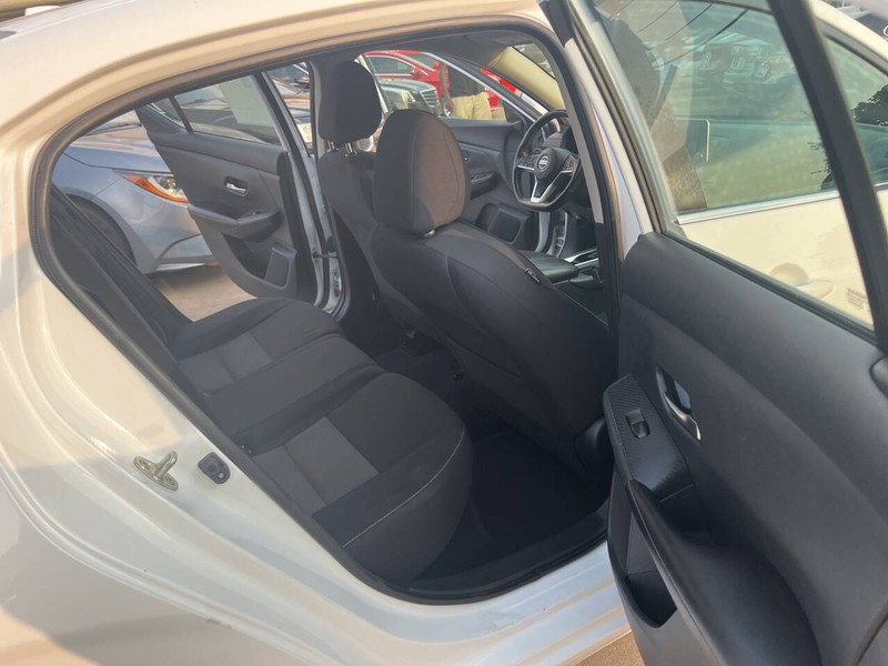 Nissan Sentra Vehicle Image 16