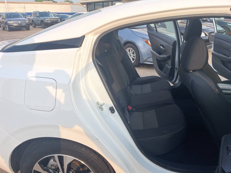 Nissan Sentra Vehicle Image 17