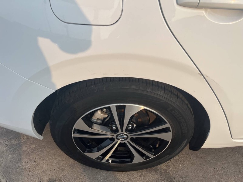 Nissan Sentra Vehicle Image 20