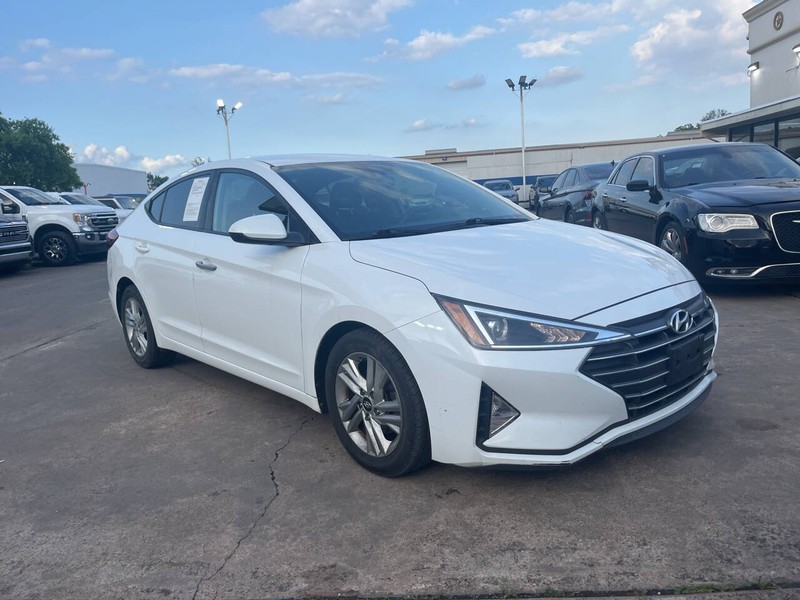 Hyundai Elantra Vehicle Image 02