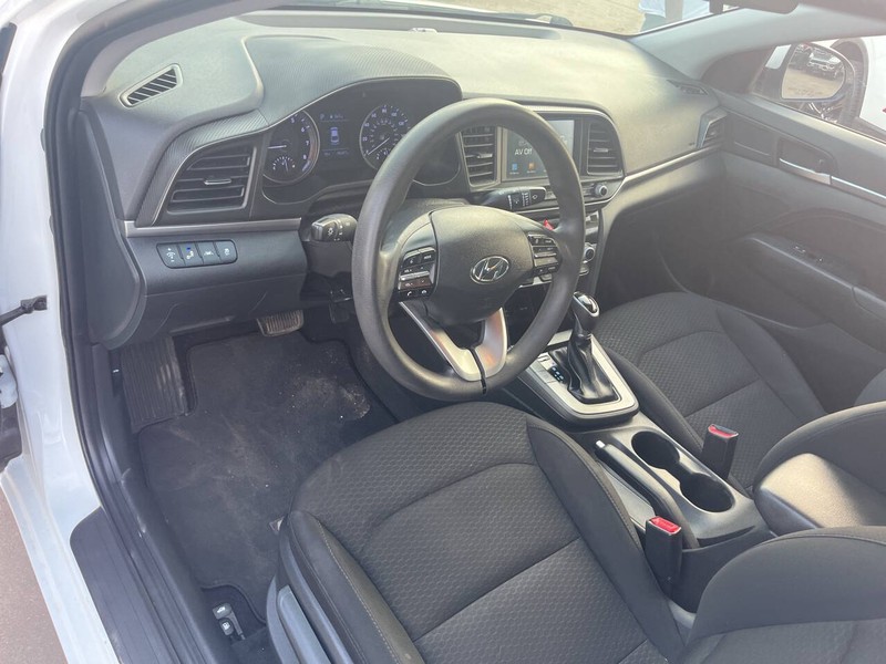 Hyundai Elantra Vehicle Image 07
