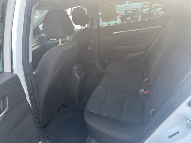 Hyundai Elantra Vehicle Image 15