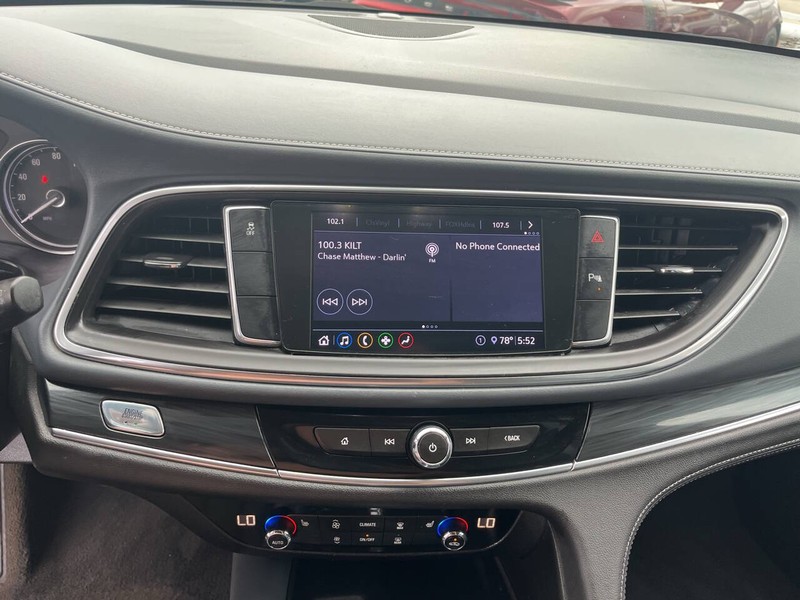 Buick Enclave Vehicle Image 10
