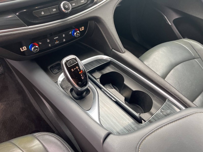 Buick Enclave Vehicle Image 11