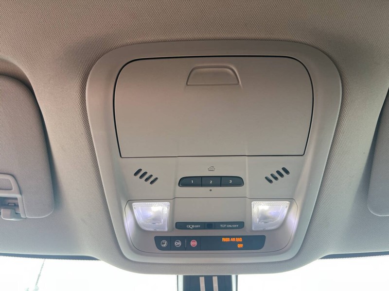 Buick Enclave Vehicle Image 12