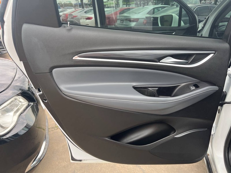 Buick Enclave Vehicle Image 13