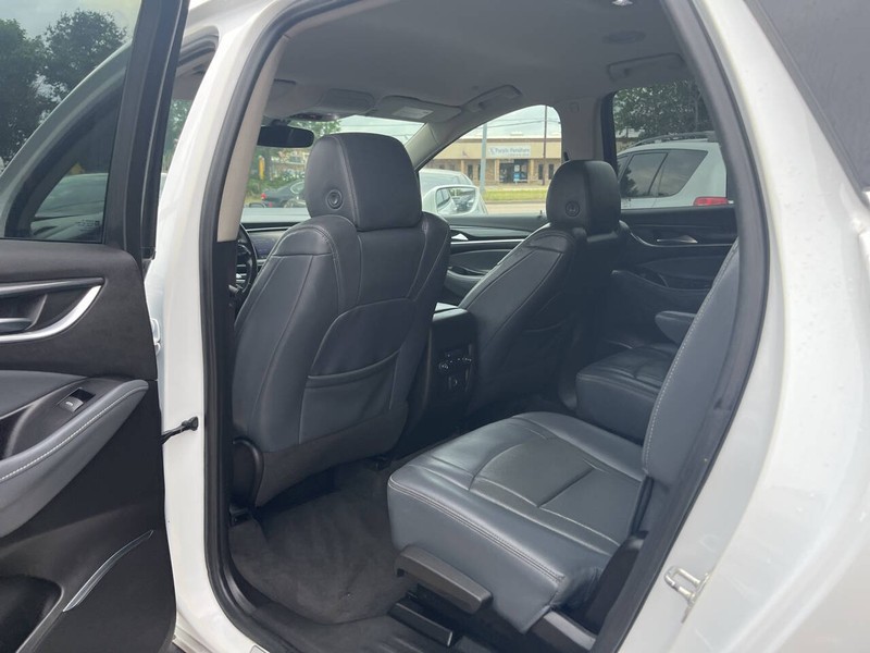 Buick Enclave Vehicle Image 14