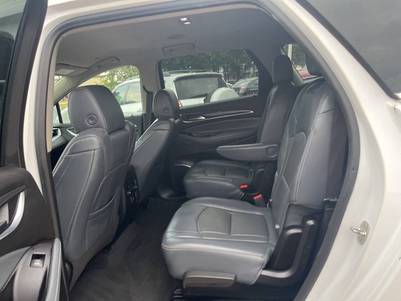 Buick Enclave Vehicle Image 15