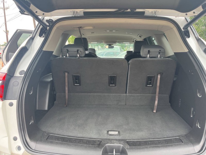 Buick Enclave Vehicle Image 17