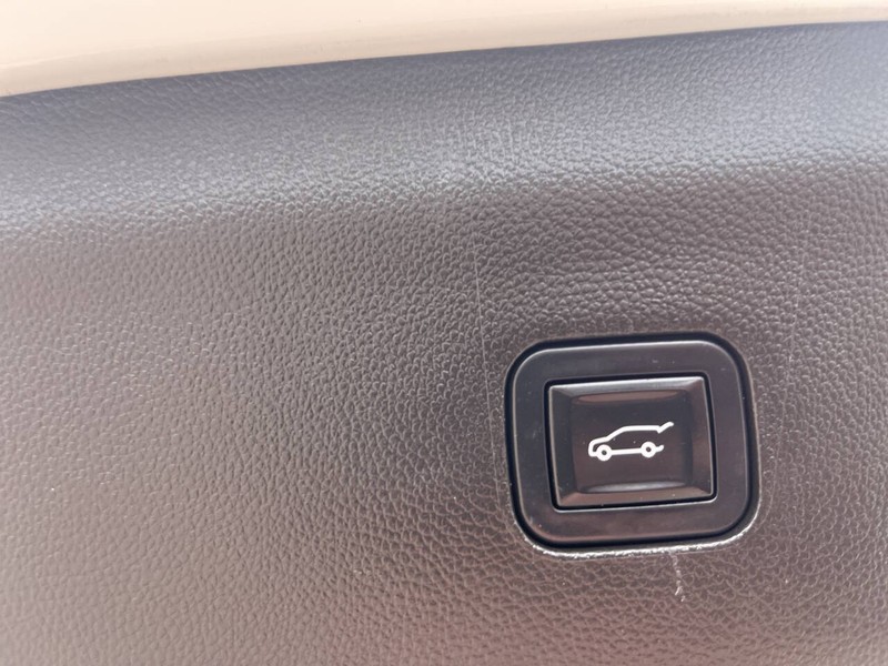 Buick Enclave Vehicle Image 18
