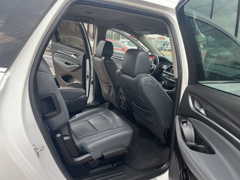 Buick Enclave Vehicle Image 19