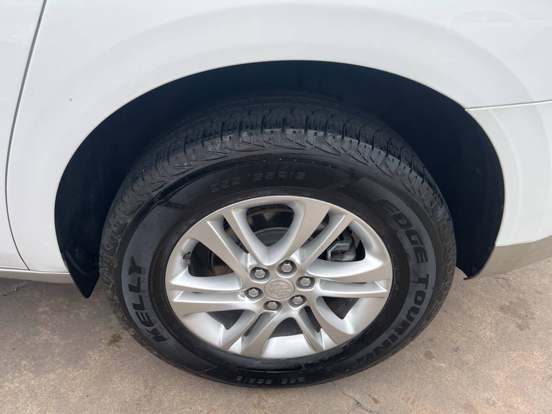 Buick Enclave Vehicle Image 23